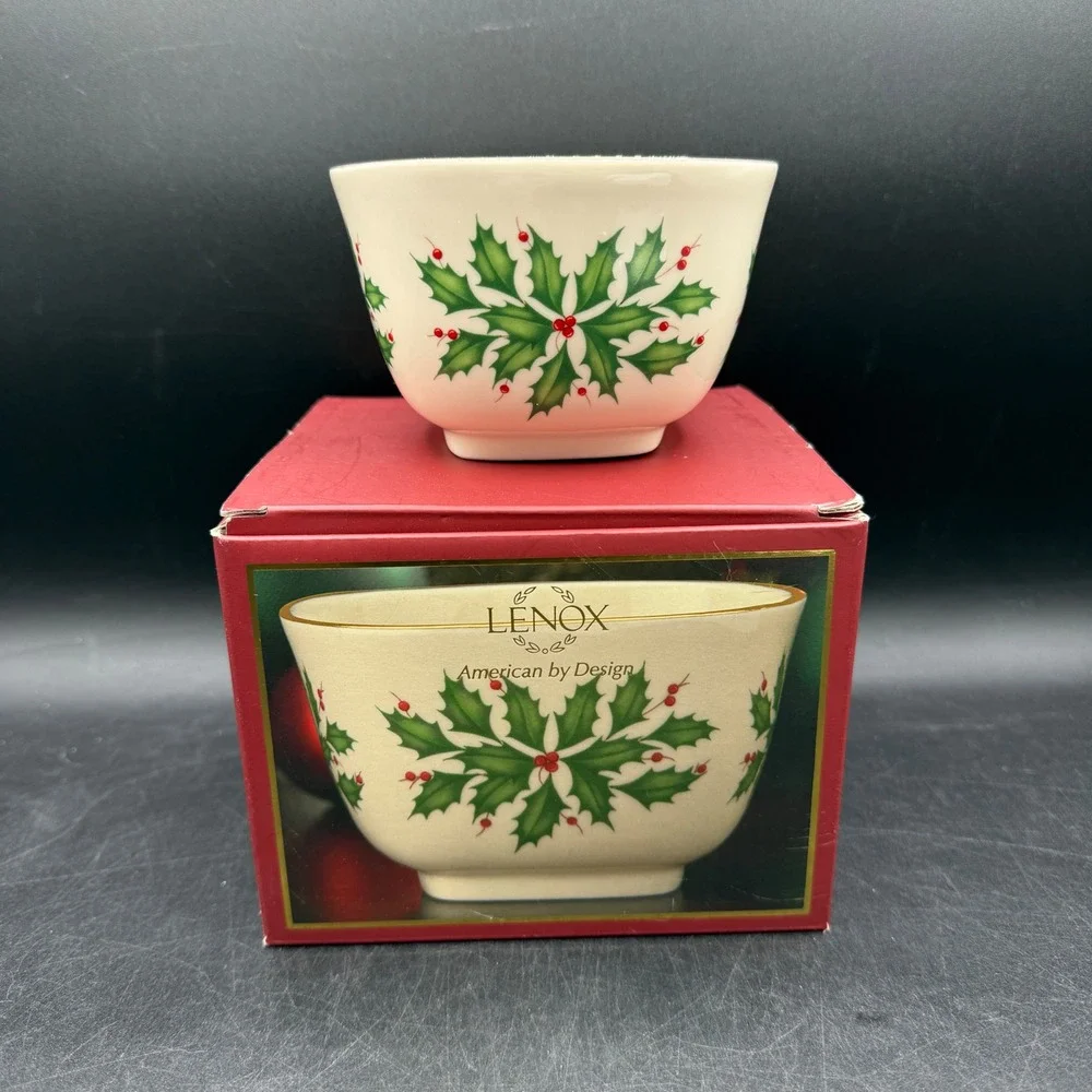 Lenox Holiday Archive Nut Bowl‎ Ivory Gold Trim Holly Berry Christmas